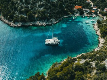 Inselhüpfen in Kroatien unter Segeln – All-inclusive-Woche, Lagoon 43