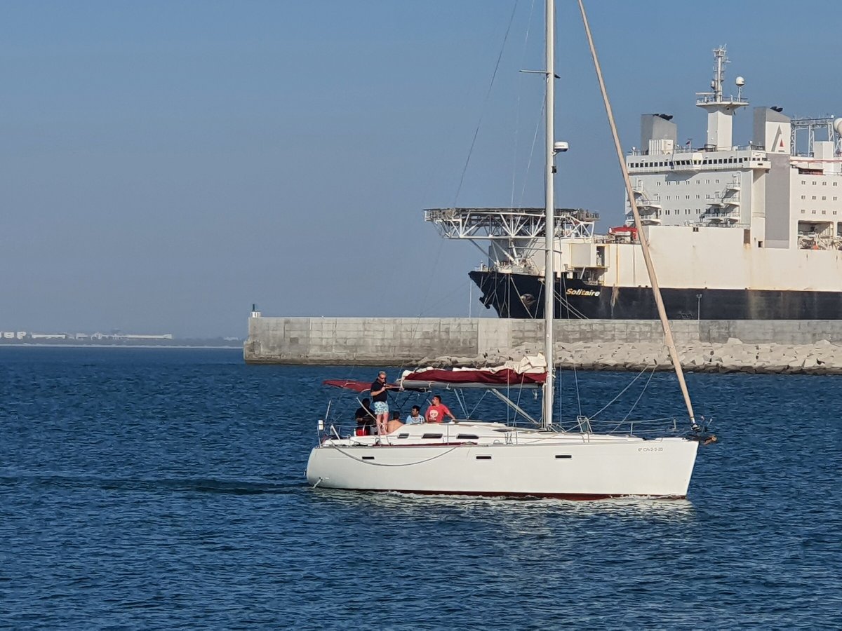 Wochenend-Überfahrt ab Cádiz: Bezwingen Sie die Meerenge mit dem Segelboot