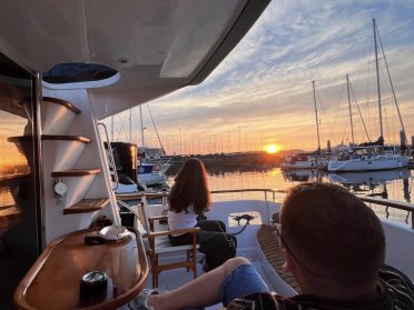 Erleben Sie die Sonnenfinsternis in Gijón von einem klassischen Motorboot aus.