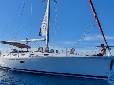 Discover Ibiza by sailboat from Valencia