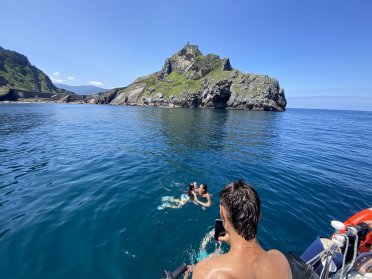 Seat-to-plaza departure, anchorage and sailboat bathing from Getxo