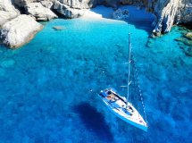 Sailing trip from Santorini to Milos with skipper and cooking