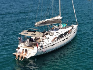 Una semana en un barco en la Toscana con capitán y anfitriona: relax y confort.