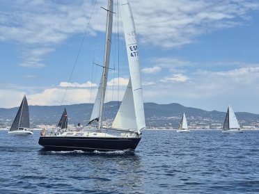 Navegación de 2 horas en fin de semana a vela por el Maresme