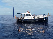 Barco navegando por Jávea desde Denia